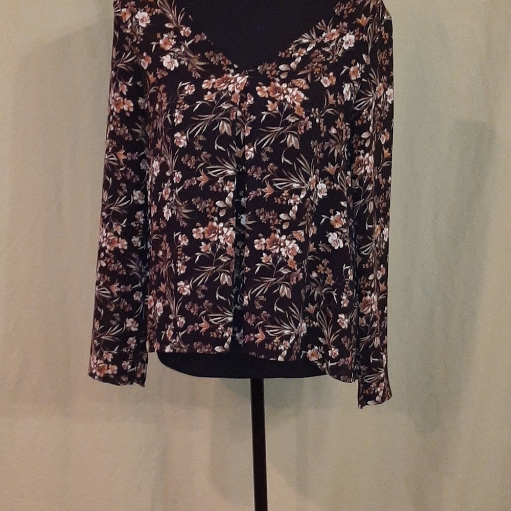 Forever 21 black floral blouseSmall